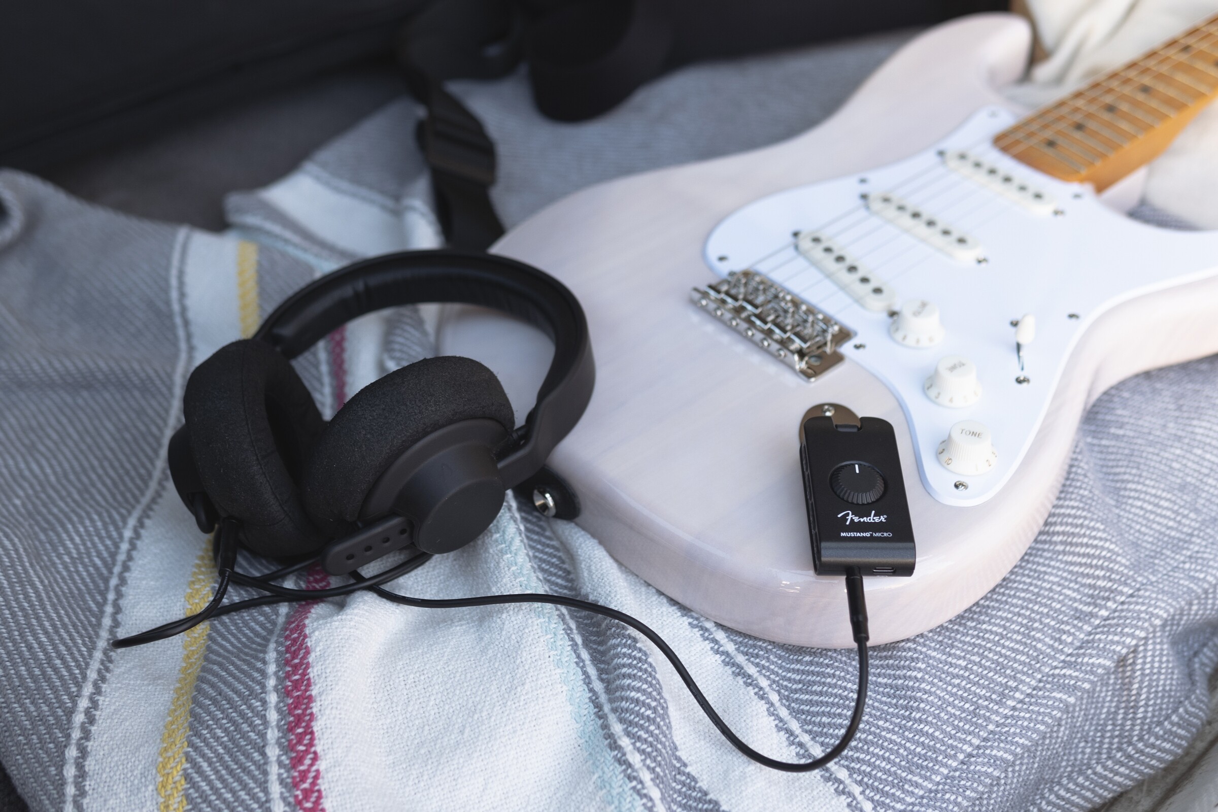 Fender Mustang Micro Review 12 guitar amps in your pocket